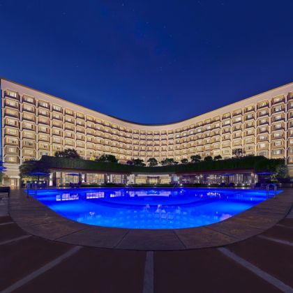 Escorts Near Taj Palace Hotel New Delhi