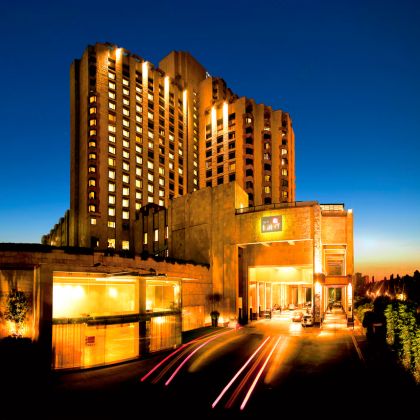 Escorts Near The Lalit Hotel New Delhi